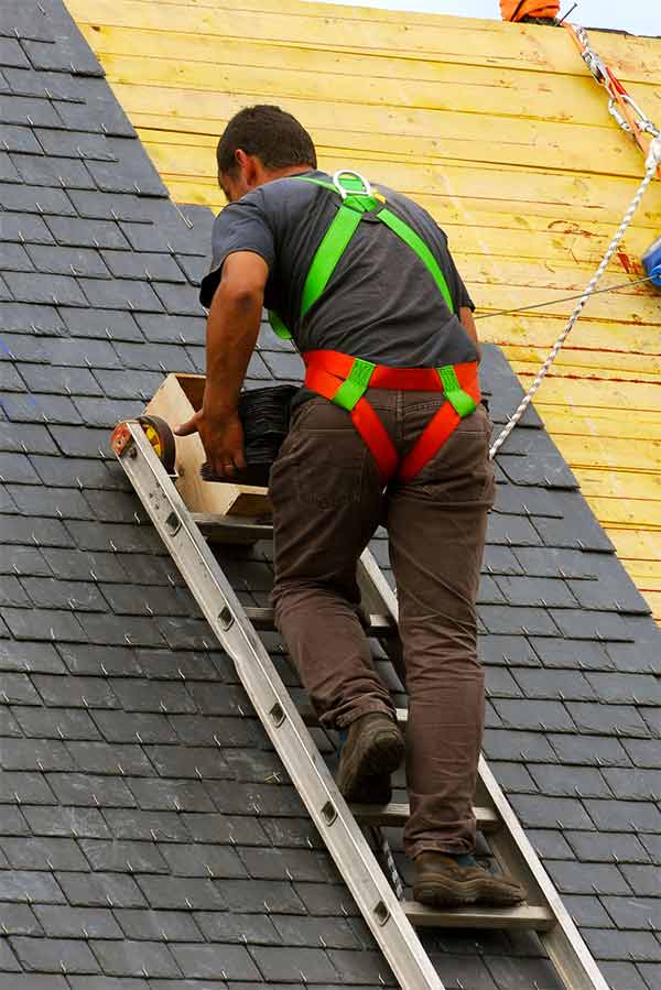 Couverture - Couvreur Salland Dominic LE MANS (72) et LA SARTHE : construction ou rénovation de votre toiture : ardoises, tuiles… Faitage. Dépannage et intervention en urgence pour votre toit.