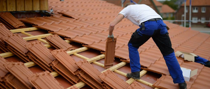 Couverture - Couvreur Salland Dominic LE MANS (72) et LA SARTHE : construction ou rénovation de votre toiture : ardoises, tuiles… Faitage. Dépannage et intervention en urgence pour votre toit.
